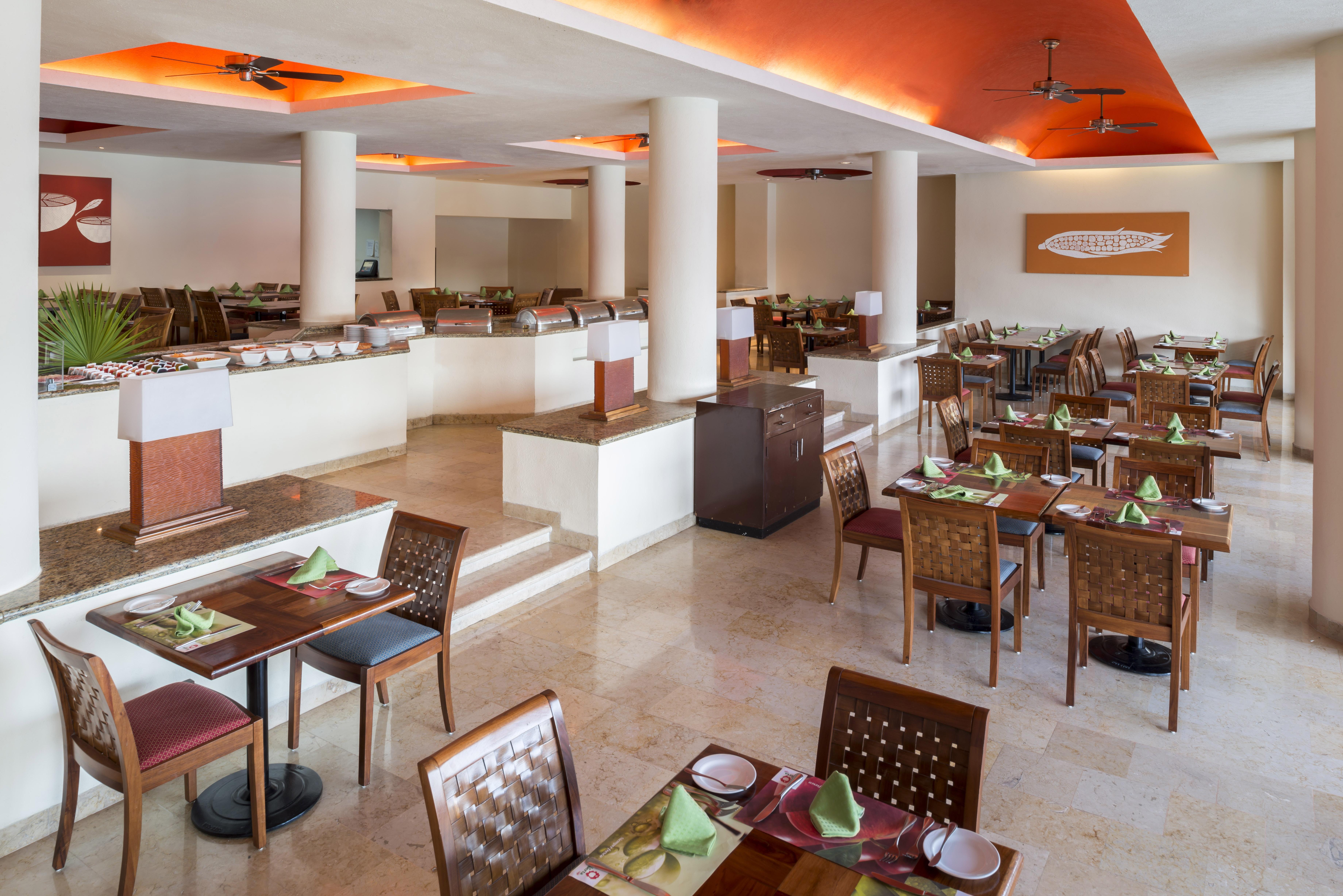 فندق Camino Real Acapulco Diamante المظهر الخارجي الصورة A buffet at a resort