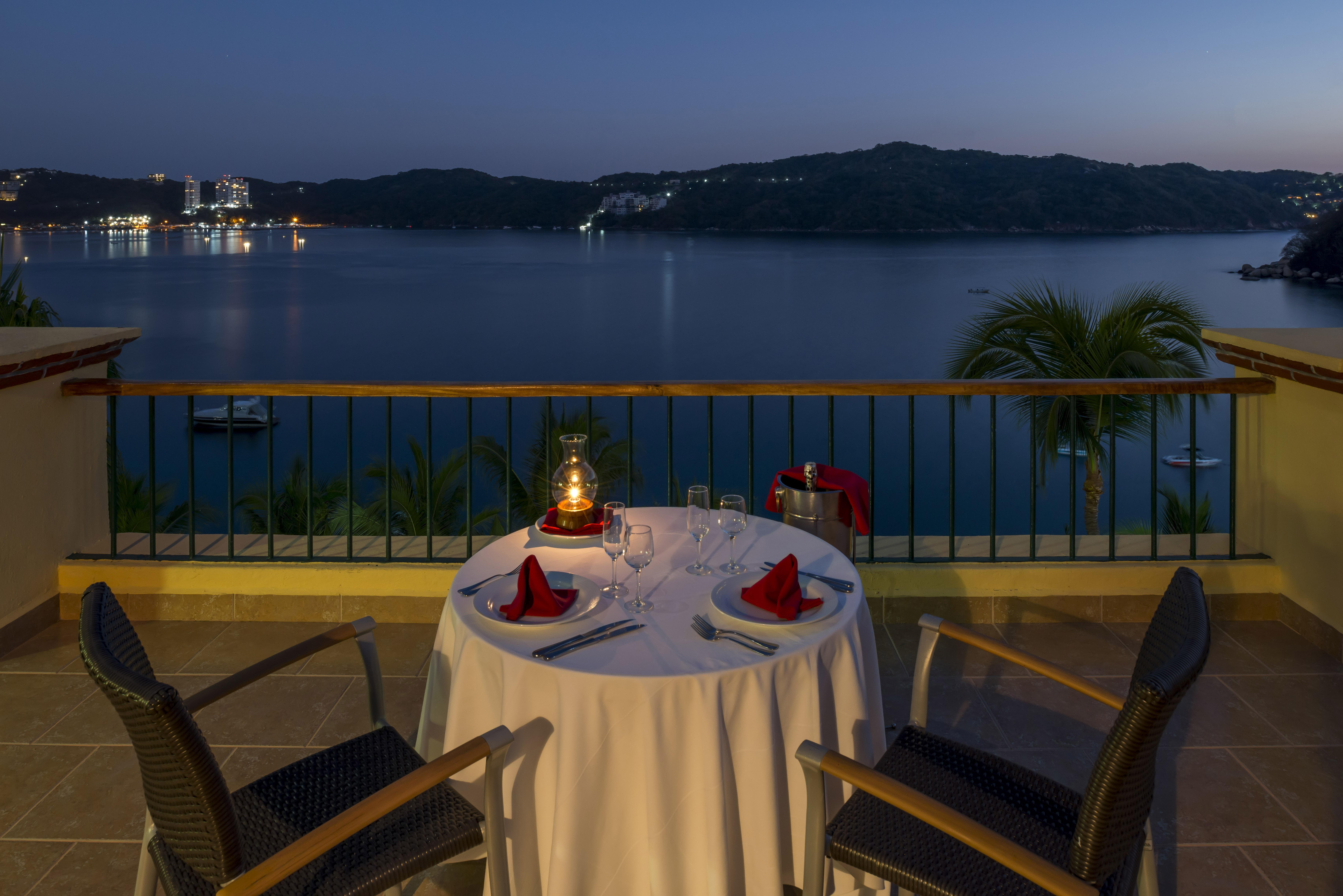 فندق Camino Real Acapulco Diamante المظهر الخارجي الصورة A table set for dinner