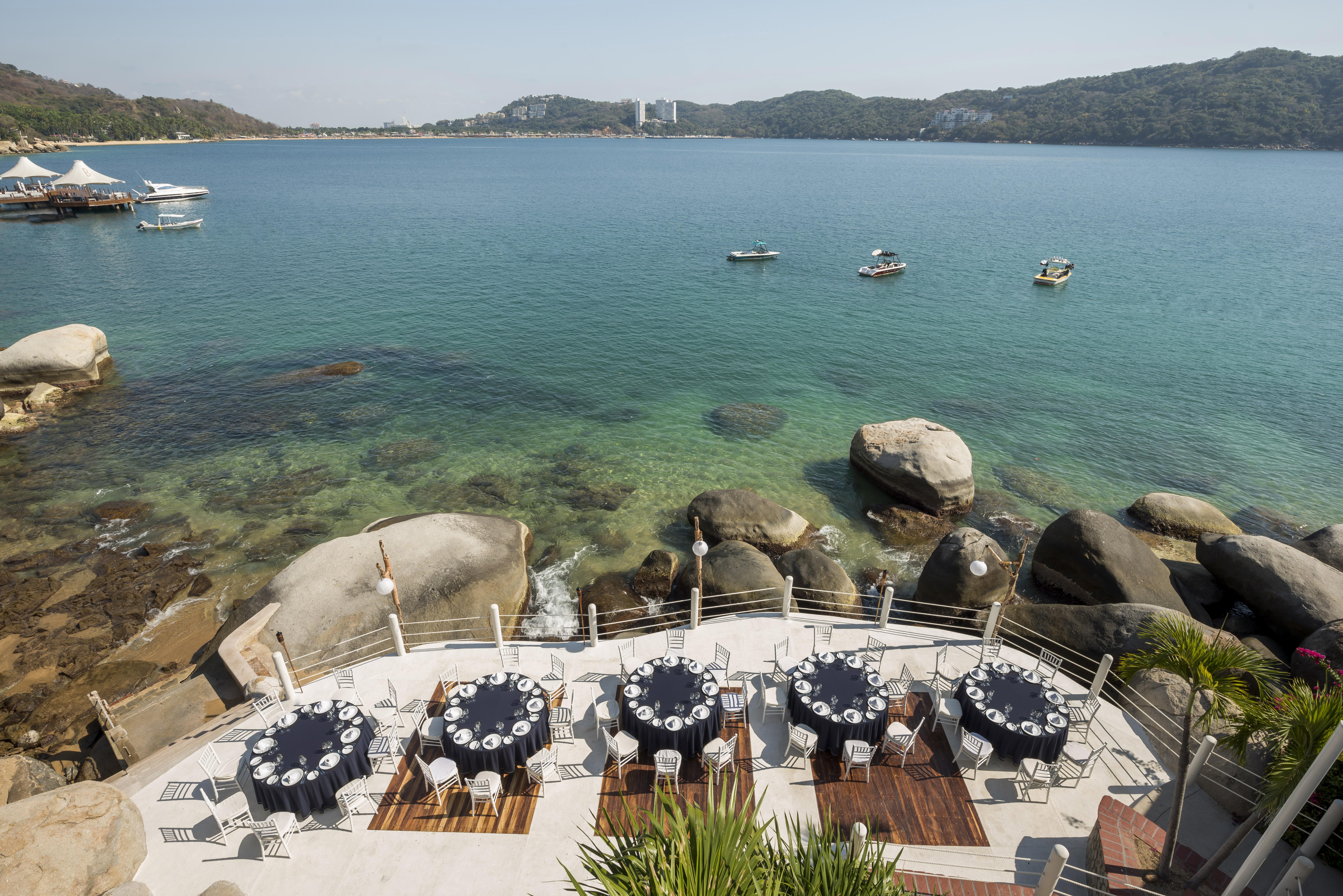 فندق Camino Real Acapulco Diamante المظهر الخارجي الصورة View of the bay from the resort