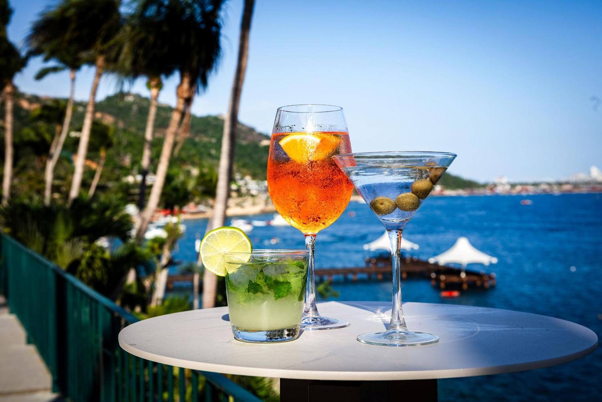 فندق Camino Real Acapulco Diamante المظهر الخارجي الصورة Cocktails at the beach
