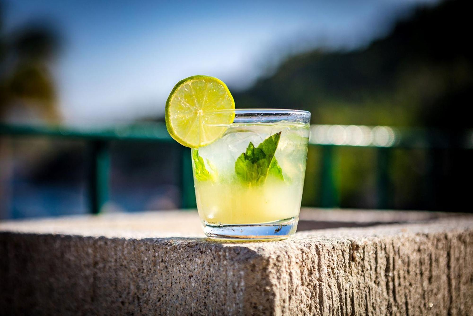 فندق Camino Real Acapulco Diamante المظهر الخارجي الصورة A caipirinha