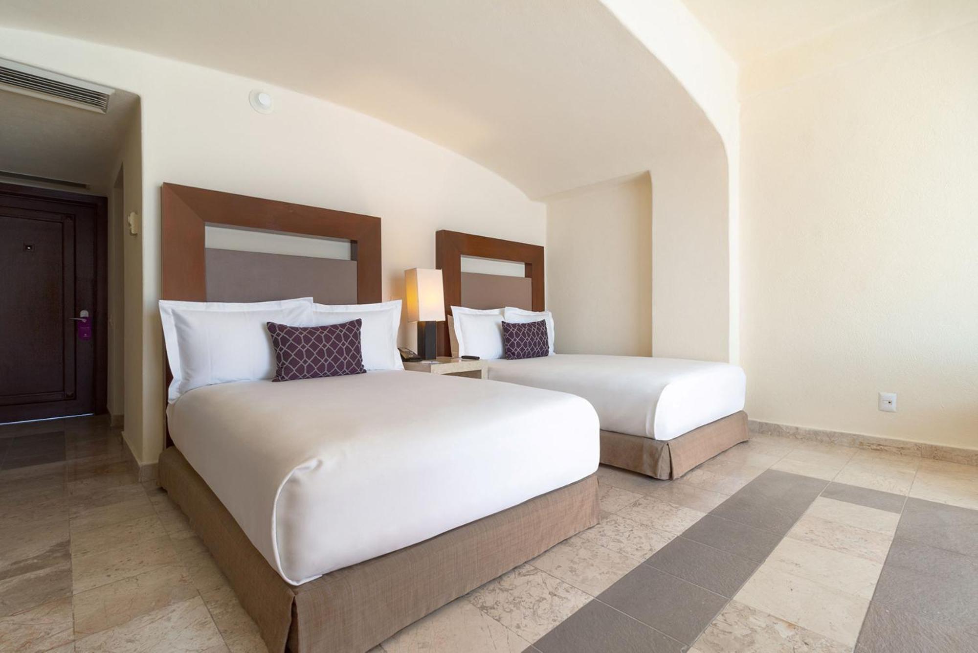 فندق Camino Real Acapulco Diamante المظهر الخارجي الصورة A guest room at the hotel