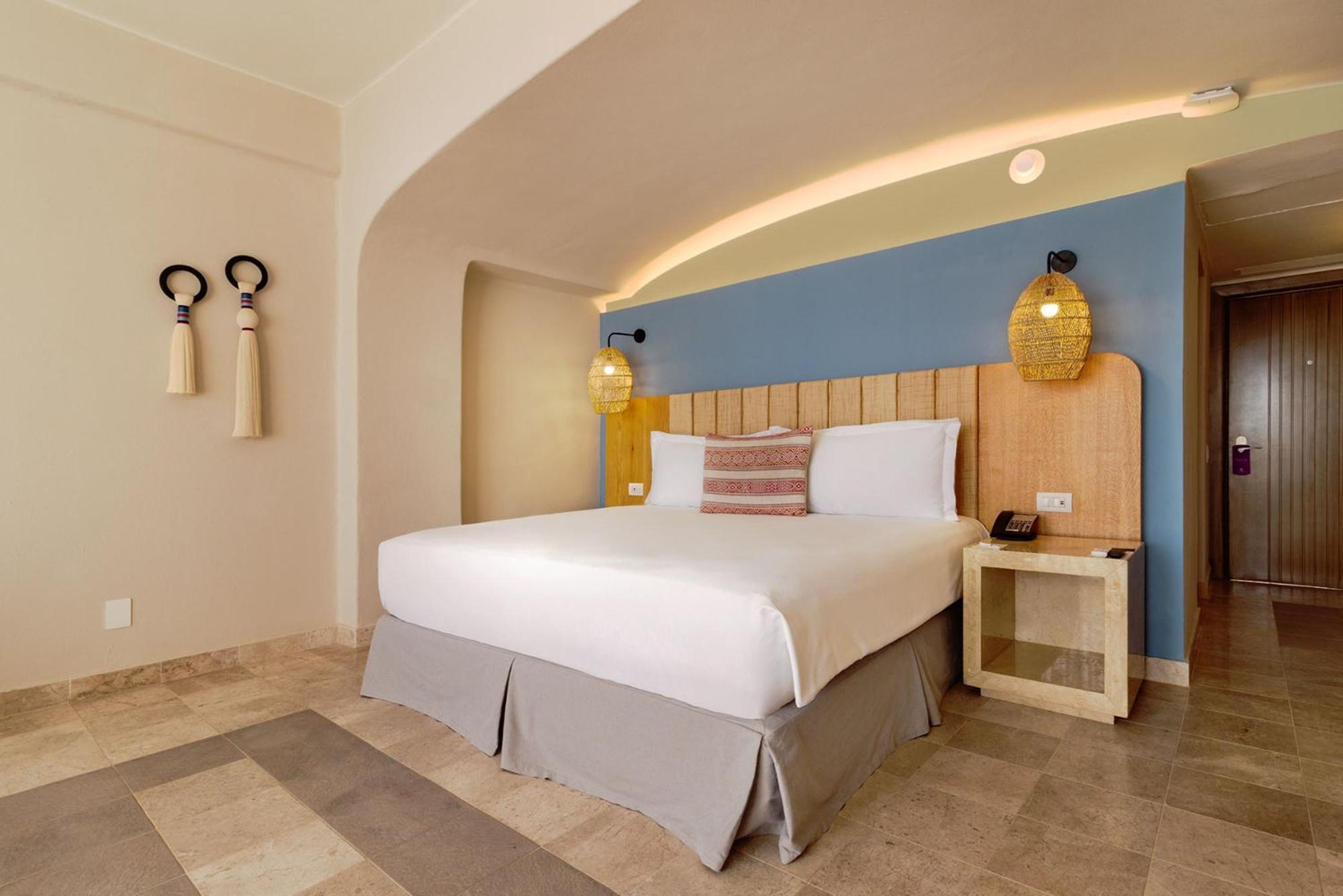 فندق Camino Real Acapulco Diamante المظهر الخارجي الصورة A bedroom at the Iberostar Grand Hotel at Playa Paraíso, Tenerife